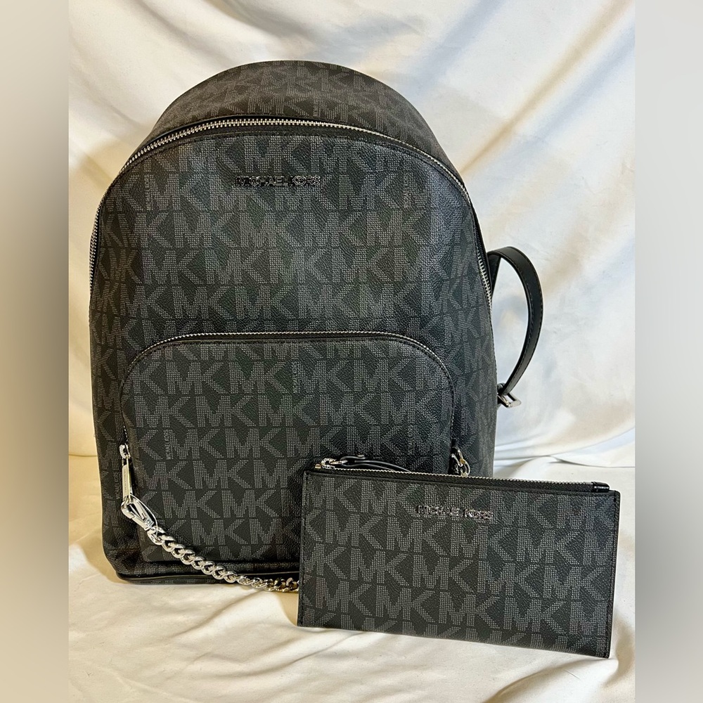 New Michael Kors Jet Set Backpack w/Chain & Matching Wristlet